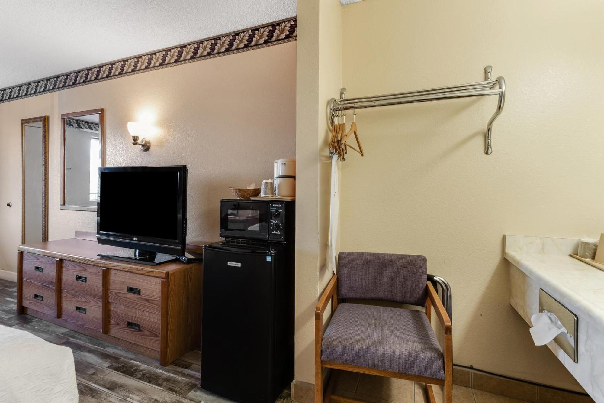 Knights Inn Madera Extérieur photo